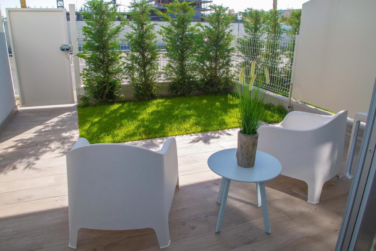 Marina Ponente Aparthotel Lido di Jesolo Exterior foto